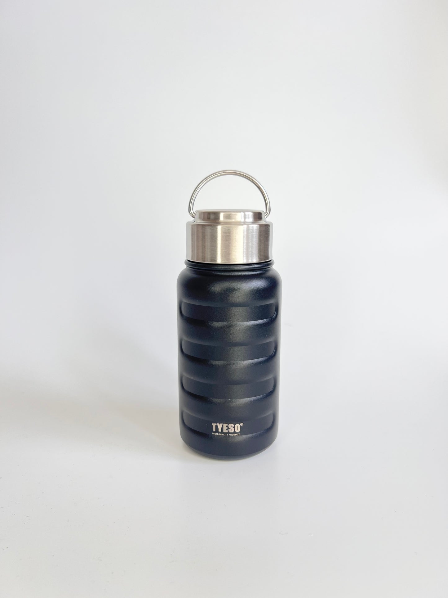 TYESO Mat Finish Vacuum Insulated Bottle